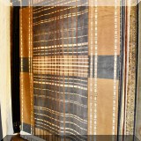 R23. Masterlooms 100% wool rug. Made in Nepal. 7'11” x 9'9”